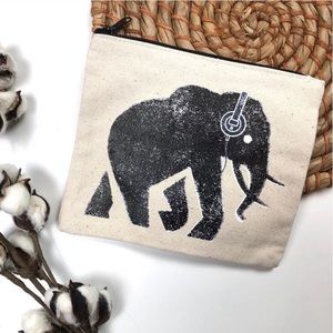 Banana republic pouch